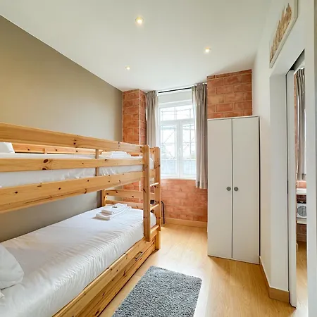 Апартаменты Quiet And Cozy, Easy Access To Highlights #1880 Лиссабон
