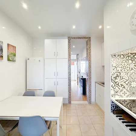Апартаменты Quiet And Cozy, Easy Access To Highlights #1880